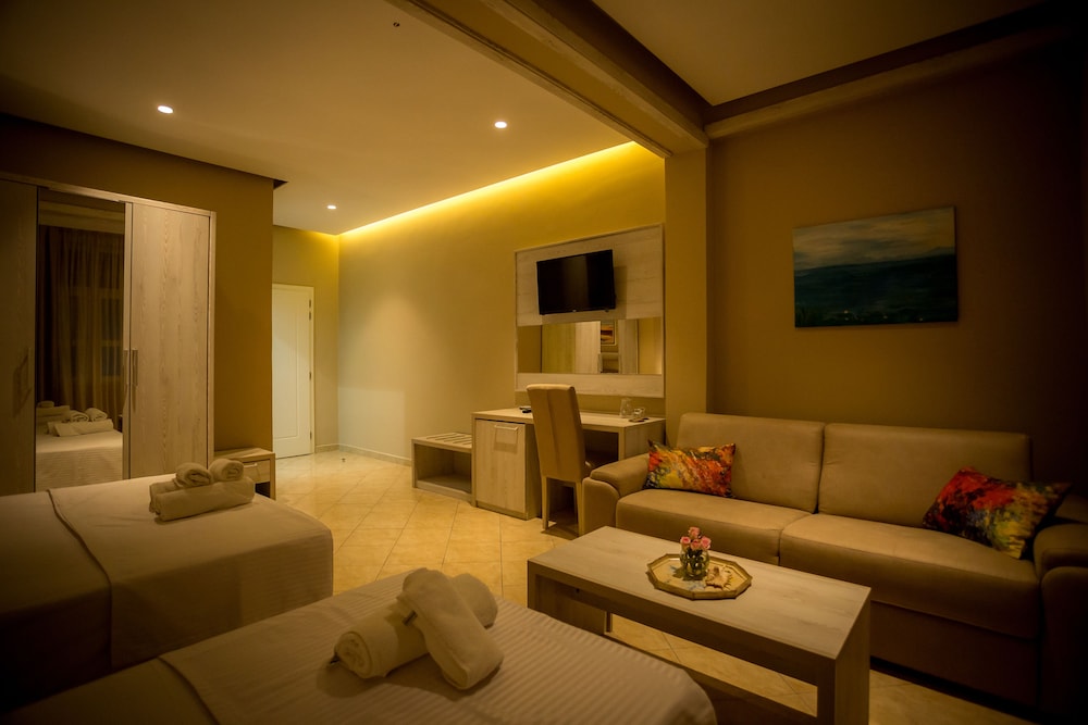 Room 302 photo 3