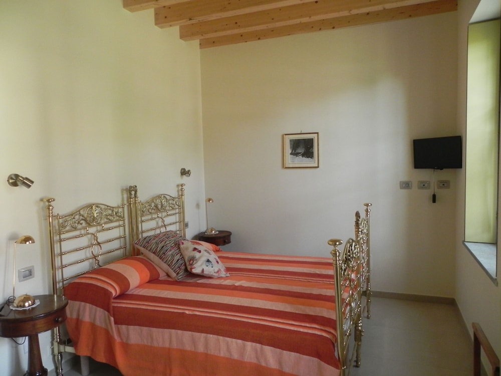Honeymoon Room, Ground Floor (Brass Bedroom) photo 1