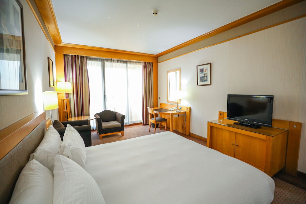 Standard Room, 1 King Bed, Accessible, Smoking - Photo 1
