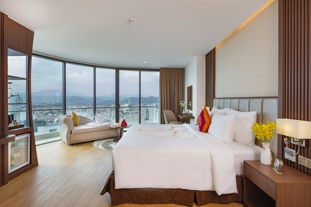 Suite - Photo 5