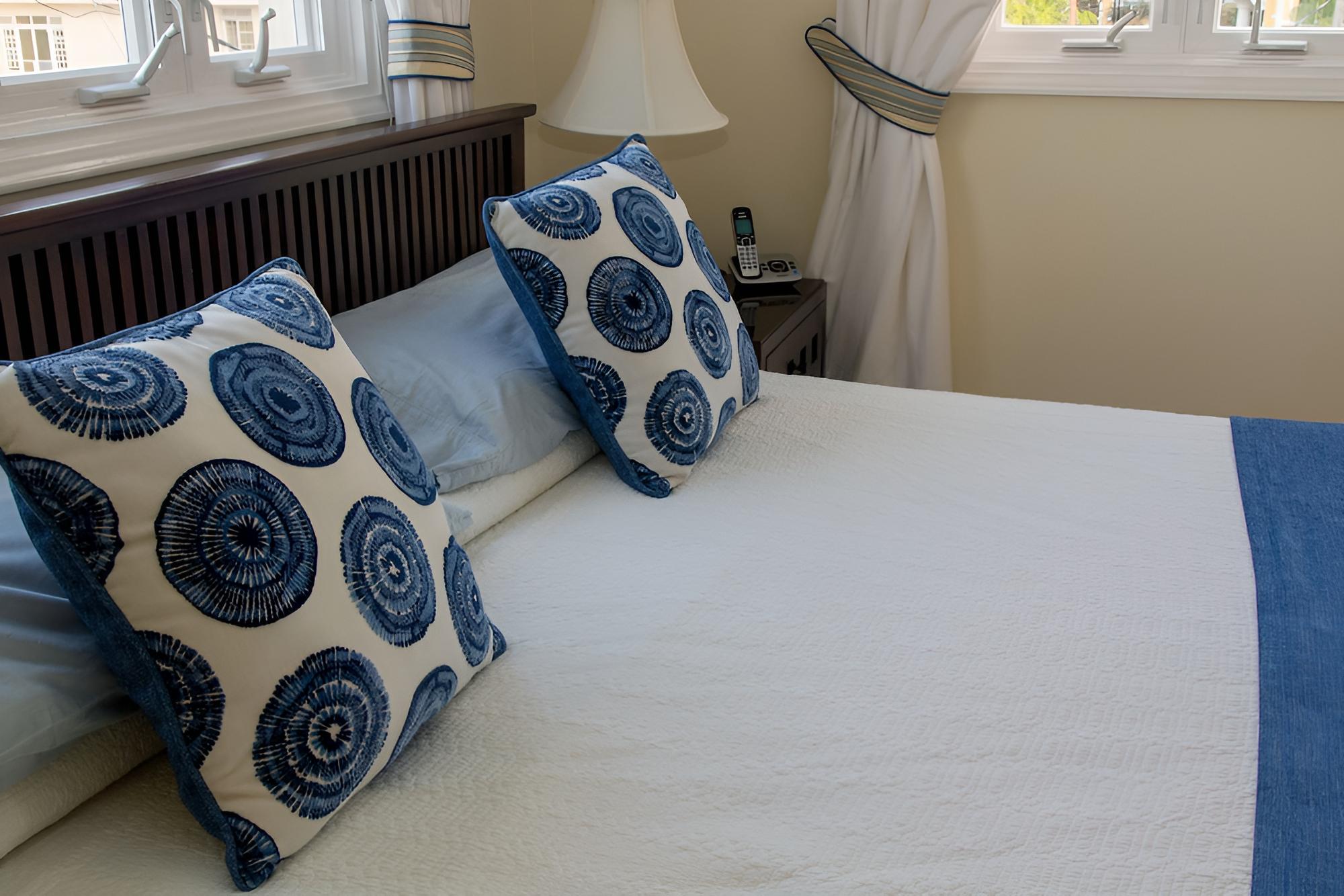 Standard Condo, 1 King Bed, 2 Bathrooms, Partial Ocean View photo 3