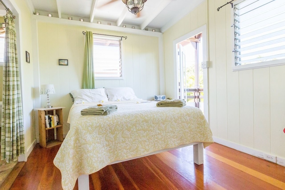 Room (Queen Bed)