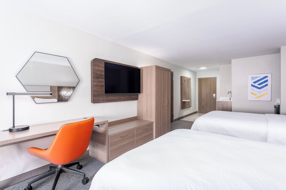 Standard Room, 2 Queen Beds, Hearing Accessible (Communications Accessible) - Photo 2