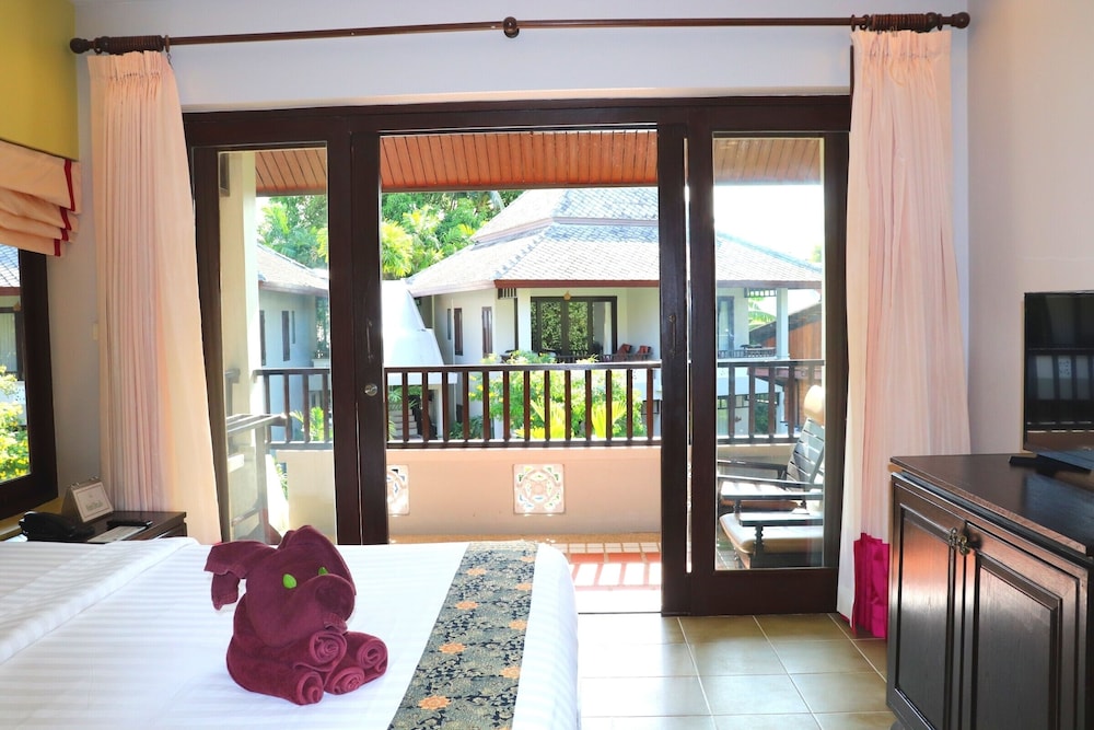 Superior Double (Pool View) - Photo 10