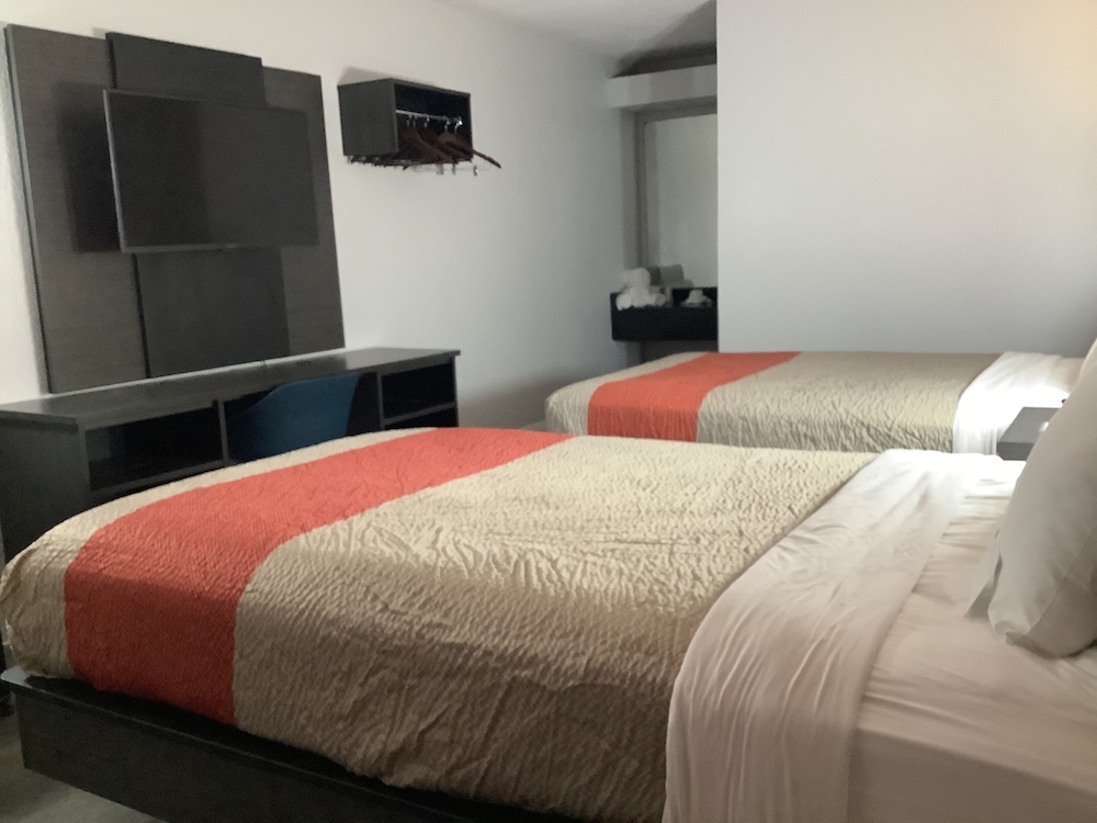 Standard Room, 2 Double Beds, Smoking - Photo 1