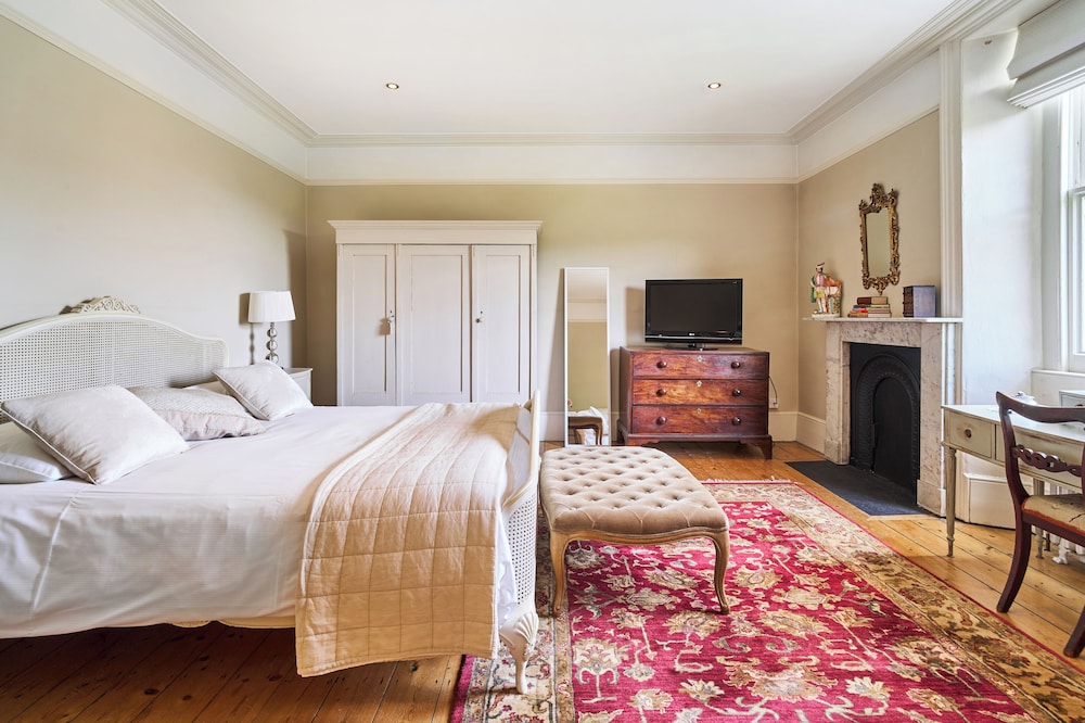 Deluxe House photo 2