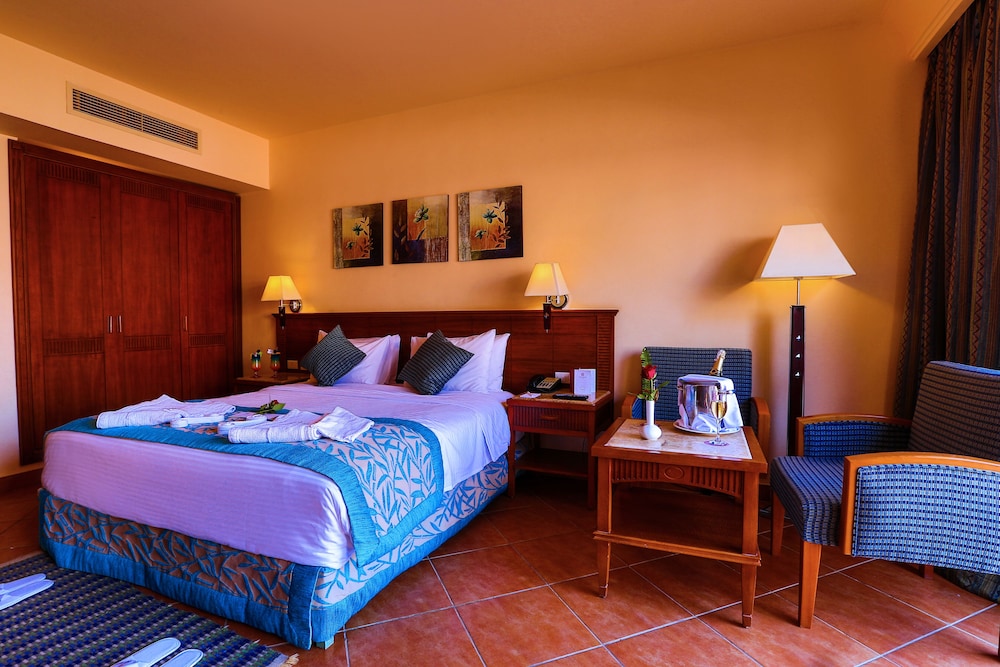 Double Room with King Bed (No Children) photo 3