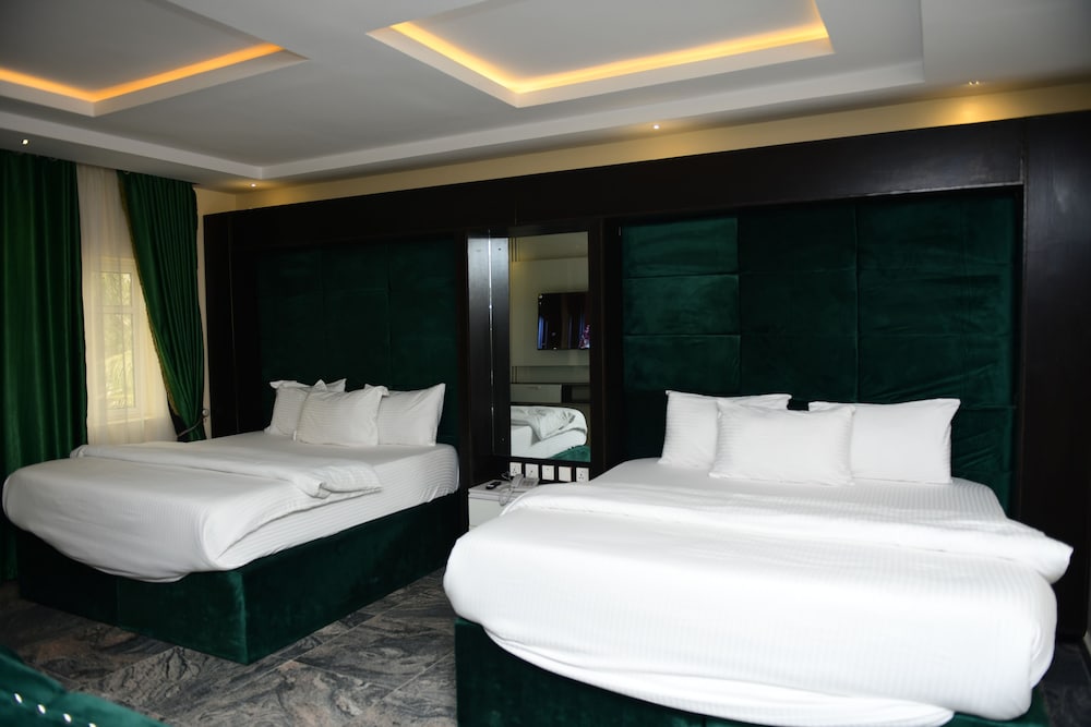 Luxury Suite photo 2