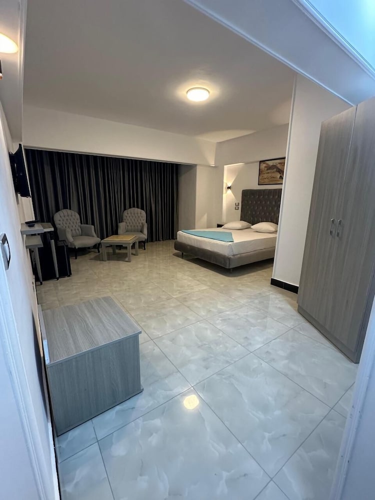 Superior Double Room thumbnail 6