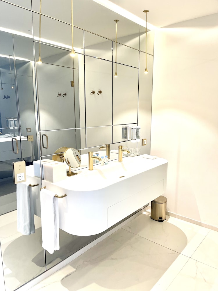 Executive Suite, 2 Bedrooms, 2 Bathrooms, (Krzywe Kolo street, 95 m2)