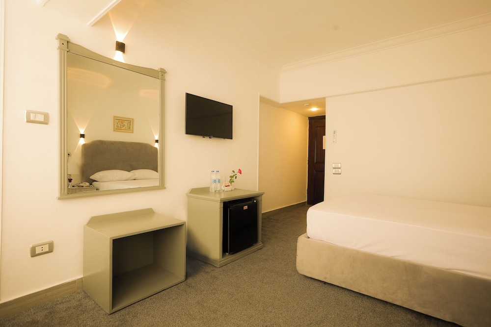 Superior Single Room thumbnail 6