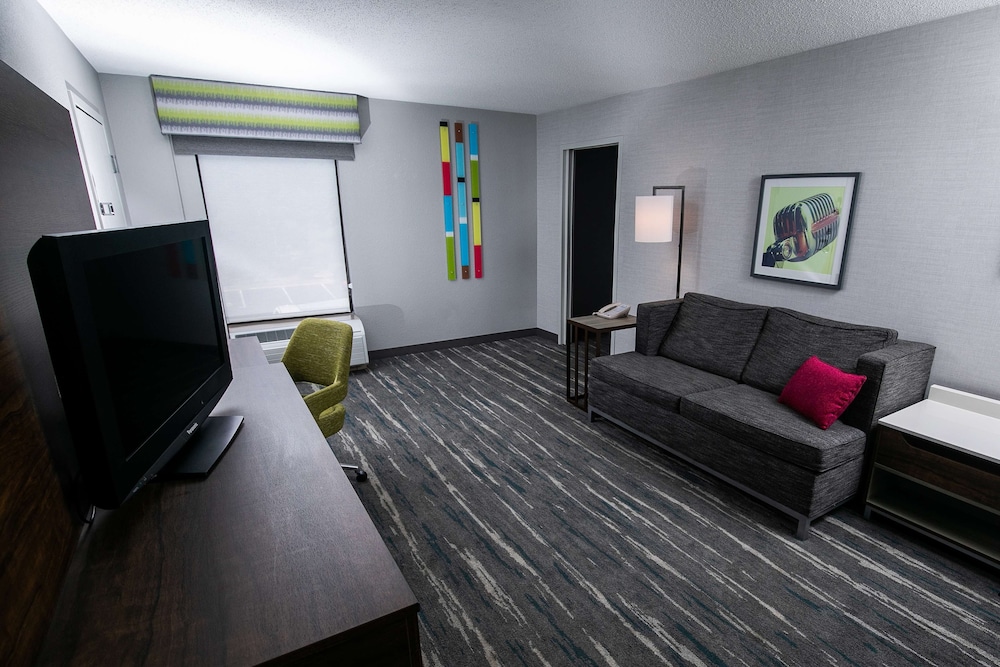 Suite, 1 King Bed, Non Smoking - Photo 5