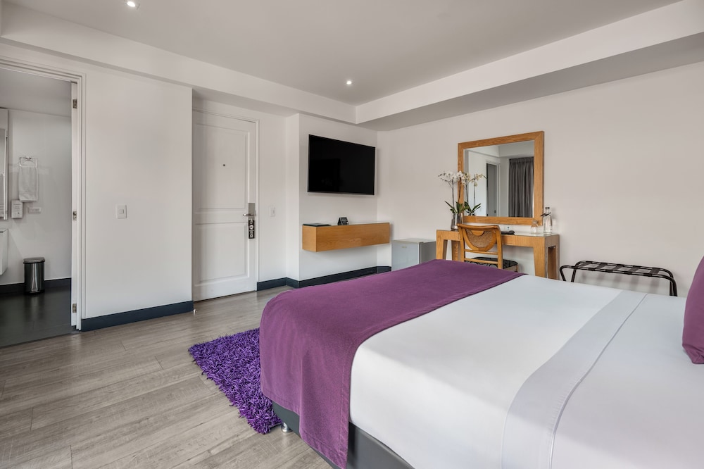 Suite, 1 Queen Bed, Terrace - Photo 2