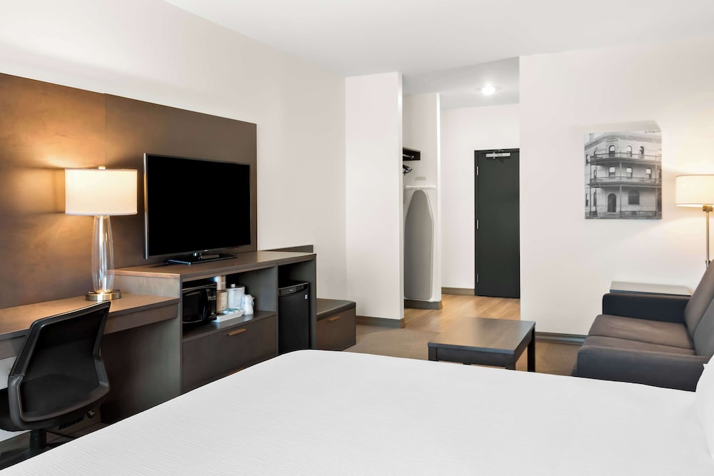 Standard Room, 1 King Bed, Refrigerator & Microwave (Shower Only) - Photo 6