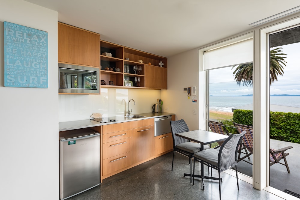 Honeymoon Studio Suite, 1 King Bed, Ocean View photo 2