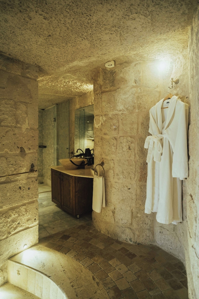 Deluxe Stone Suite with Stone - Photo 12
