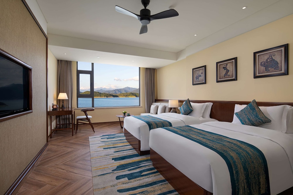 Deluxe Room, 2 Twin Beds, Non Smoking, Lake View