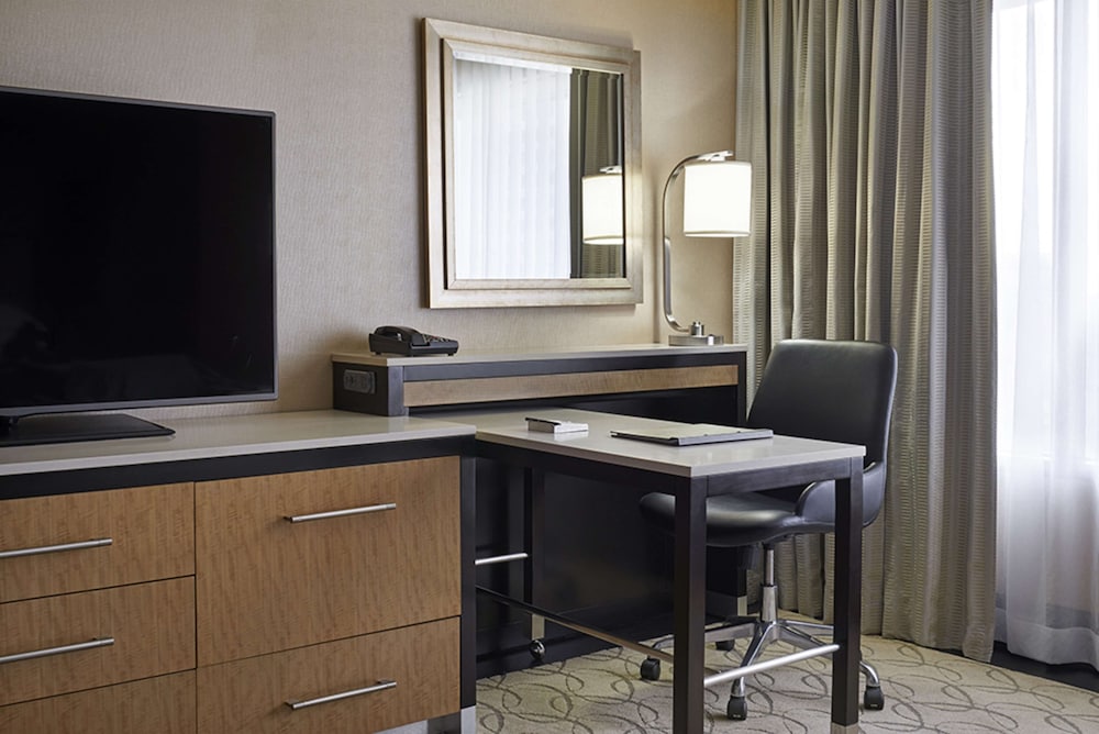 Junior Suite, 1 King Bed (Deluxe)
