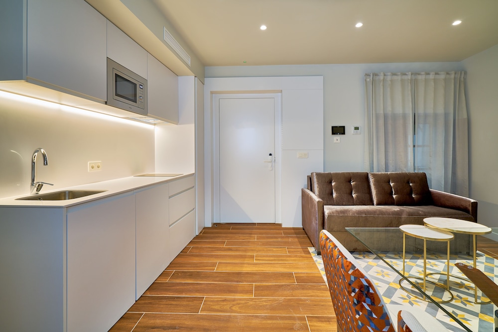 Suite, 1 Bedroom, Terrace - Photo 5