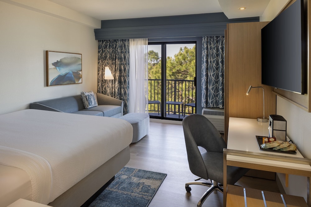 Room, 1 King Bed with Sofa bed, Balcony - Photo 1