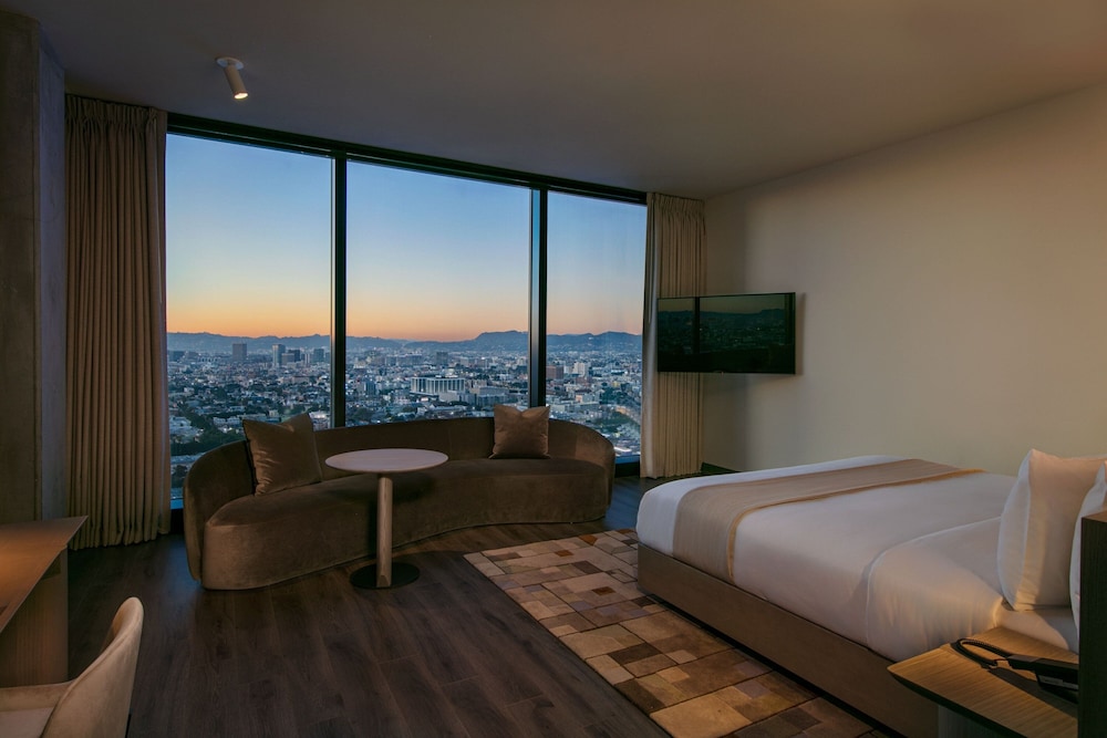 Studio Suite, 1 King Bed (Hearing Accessible) thumbnail 5