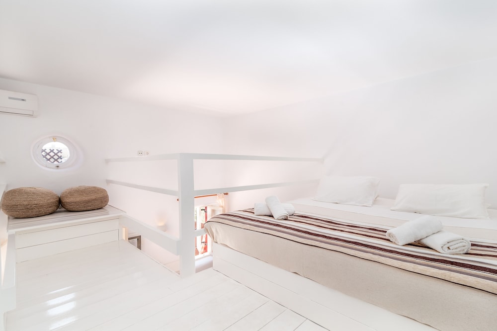 House - Photo 4
