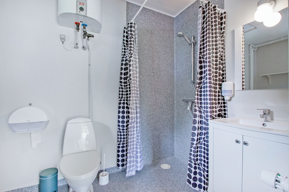 Basic Quadruple Room photo 3
