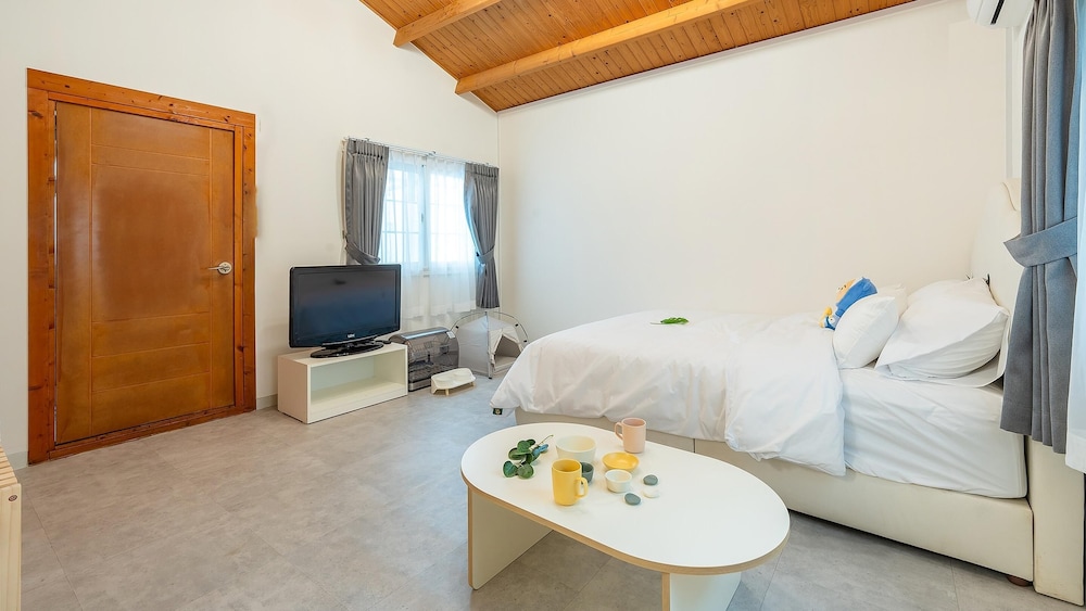 Basic Room, 1 Bedroom (B203) - Photo 7