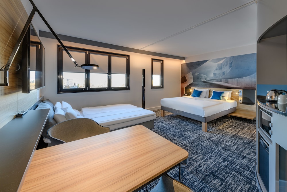 Standard Suite, 1 Double Bed with Sofa bed, Accessible, Kitchenette photo 3