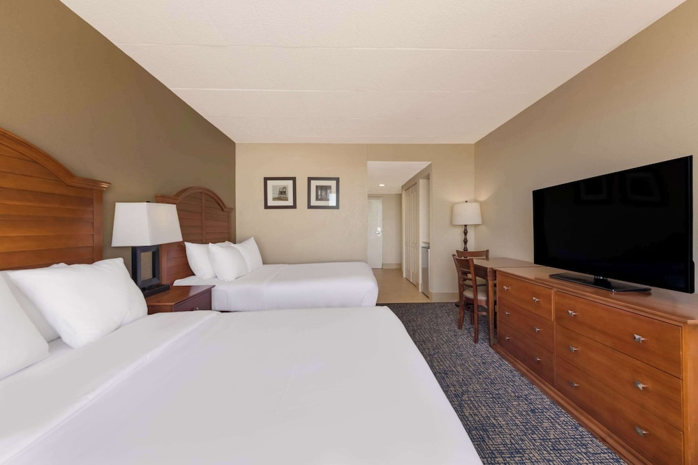 Room, 2 Double Beds, Accessible with Roll In Shower, Non Smoking - Photo 3