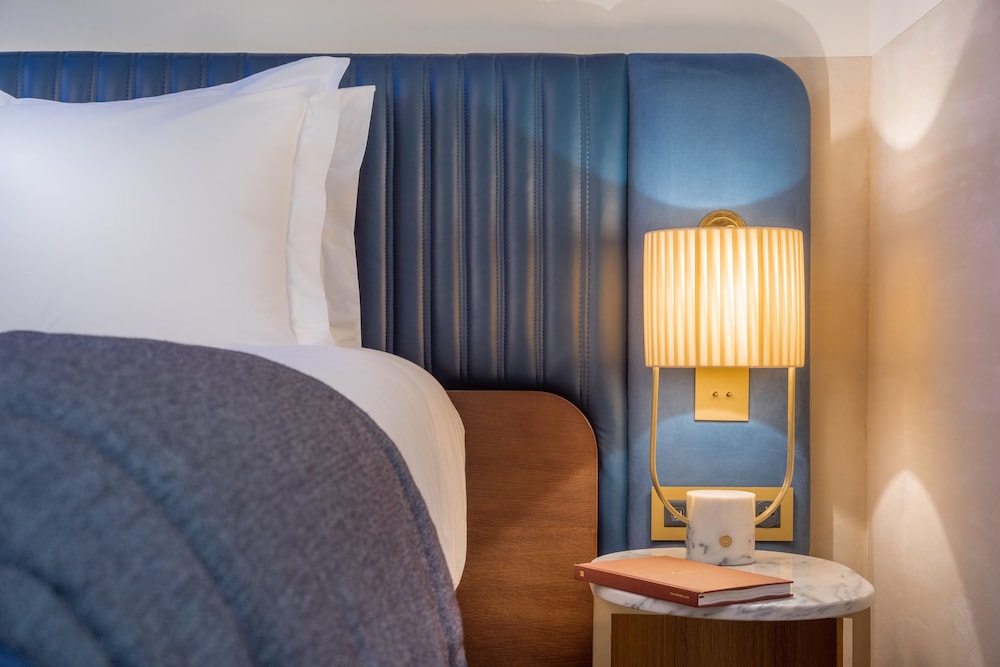 Deluxe Room - Photo 2