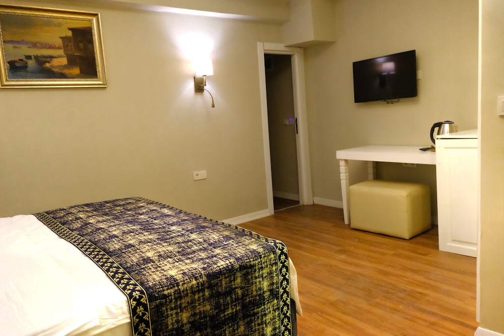 Family Room, 2 Bedrooms photo 2
