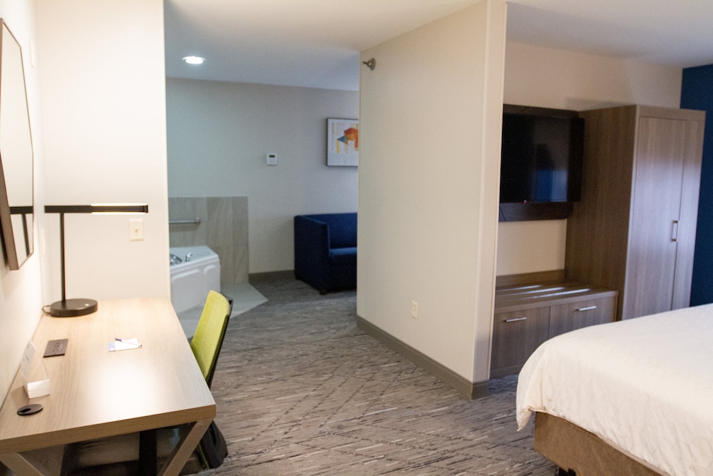 Suite, 1 King Bed with Sofa bed, Jetted Tub