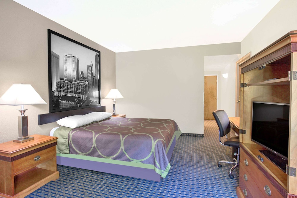Business Room, 1 King Bed, Non Smoking photo 2