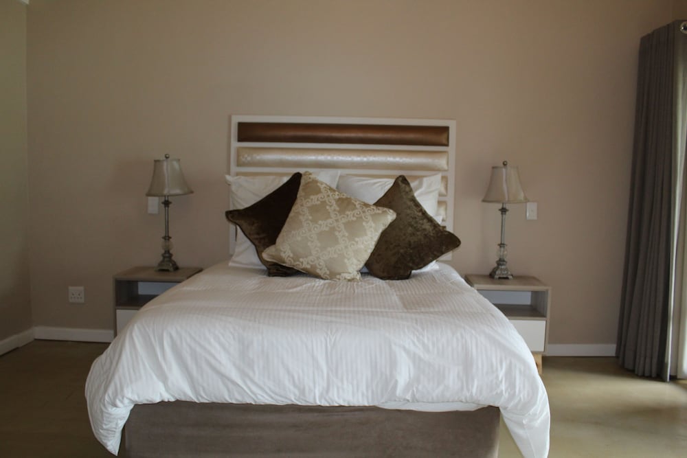 Standard Room, 1 Queen Bed photo 1