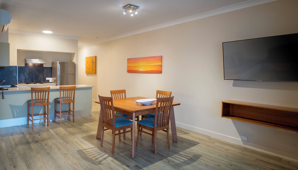 Deluxe Coral Sea View Apartment photo 2