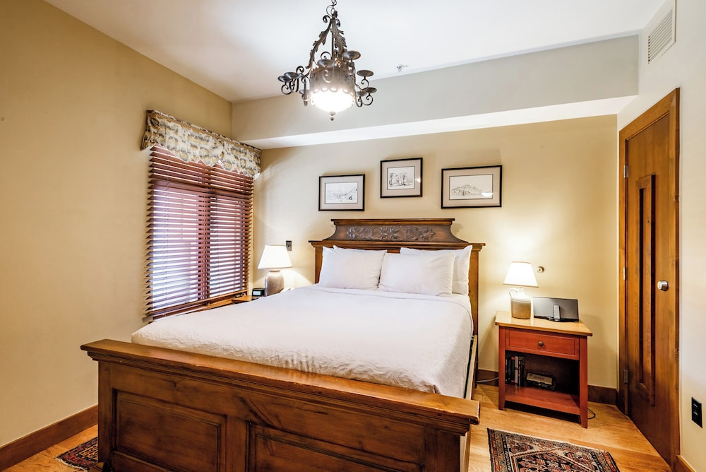 1-Bedroom Condominium - Queen photo 2