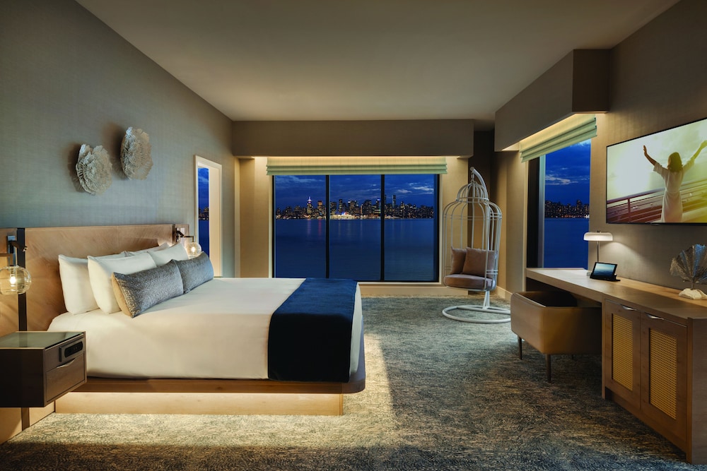 Ocean View Suite - Photo 2