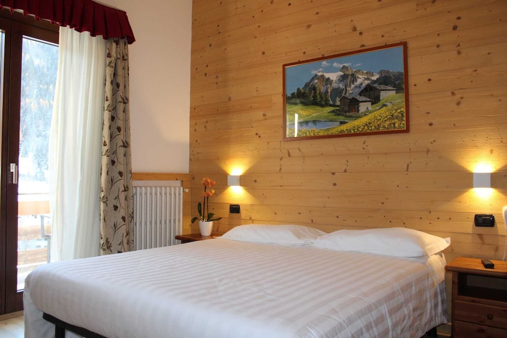 Standard Double or Twin Room, Balcony, Mountain View