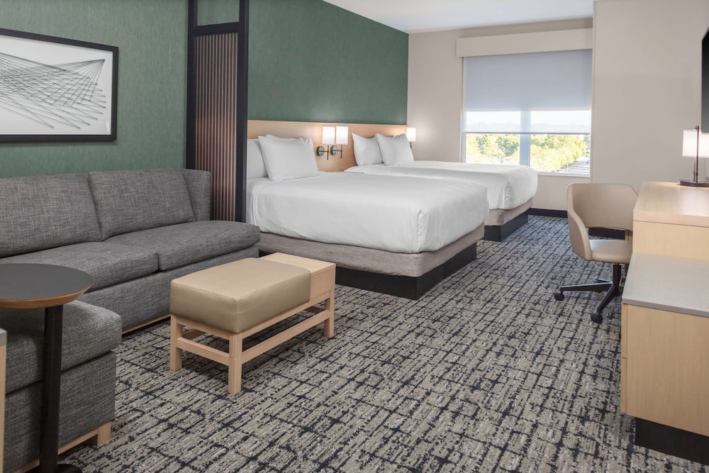 Room, Multiple Beds, Accessible, Bathtub photo 1