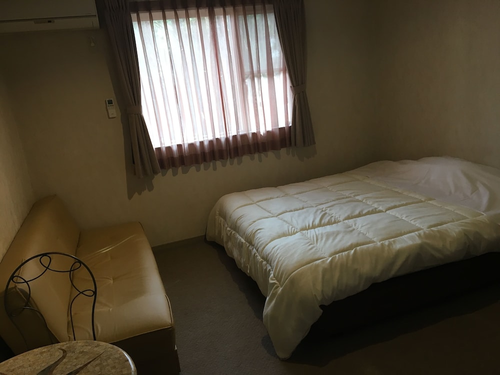 Twin Room - Photo 11