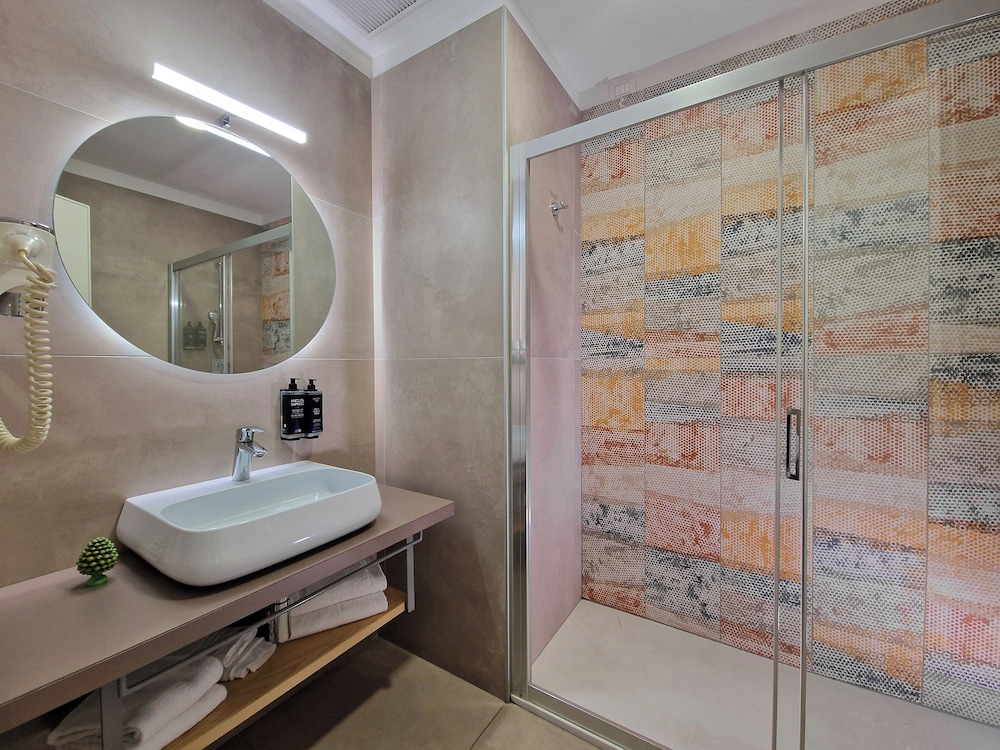 Standard Triple Room - Photo 4