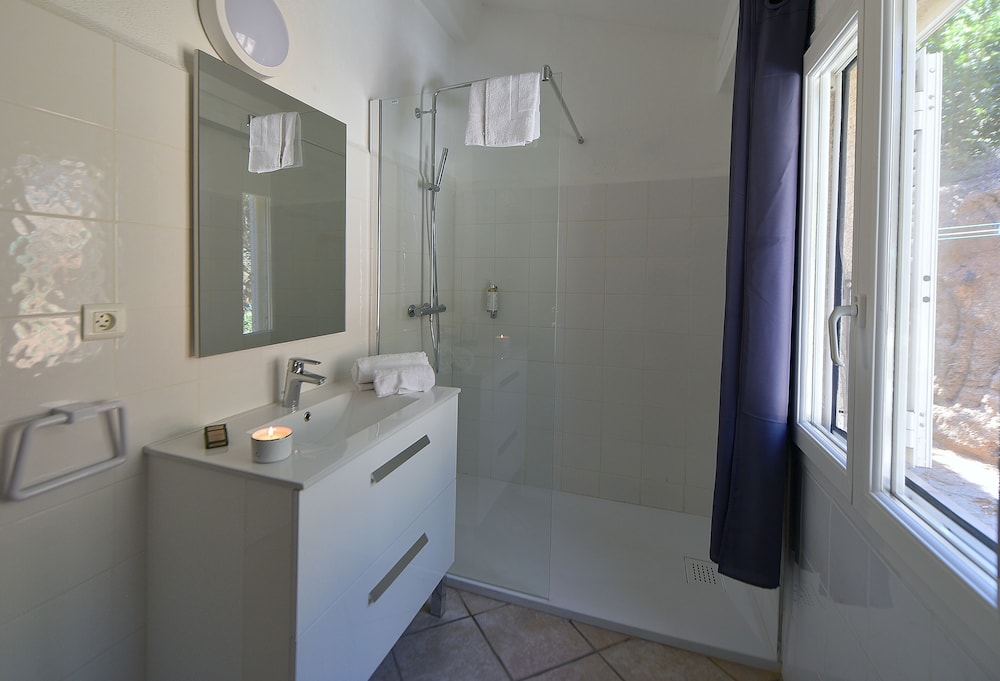 Comfort Villa, Accessible, Private Bathroom (Villa 4 personnes) photo 3