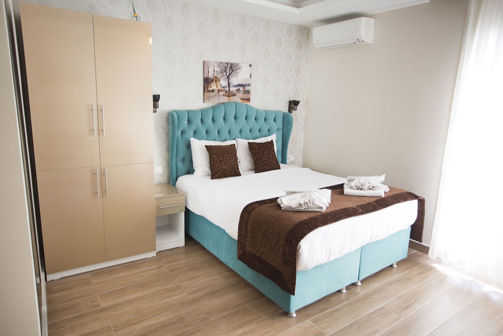 Junior Loft, 1 Queen Bed photo 3
