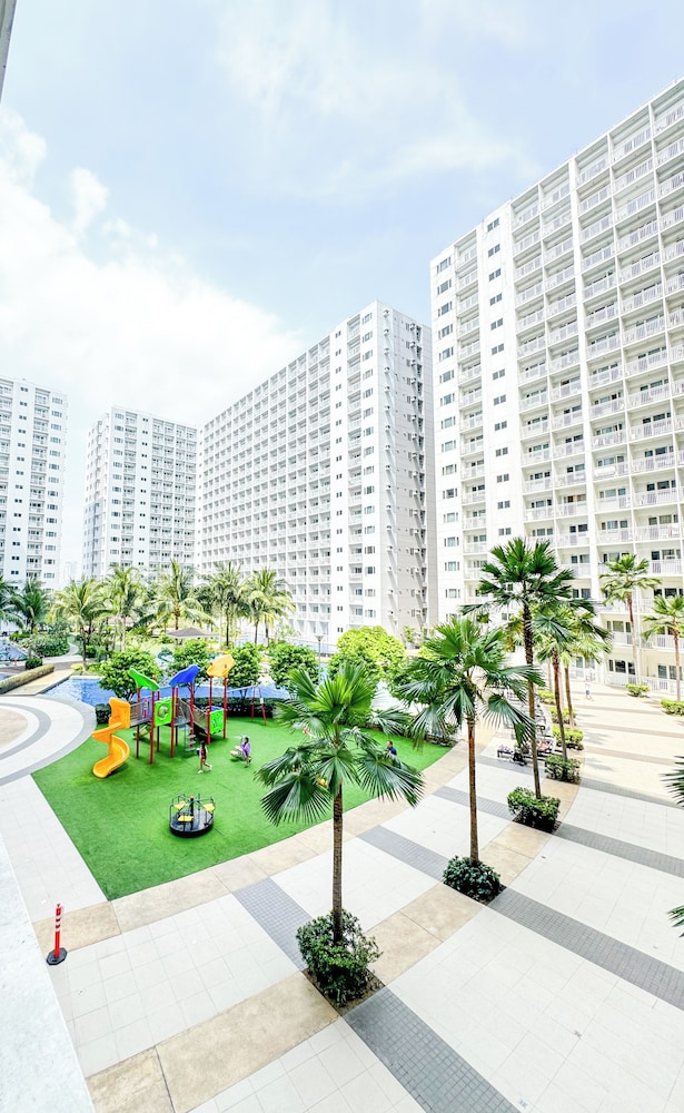 City Condo, Balcony, Pool View photo 1