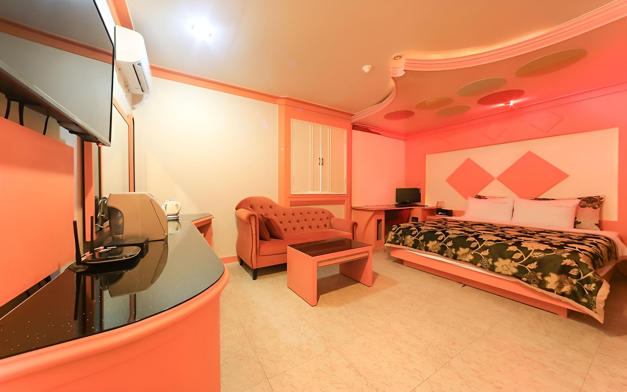 Room (Standard Room) - Photo 2