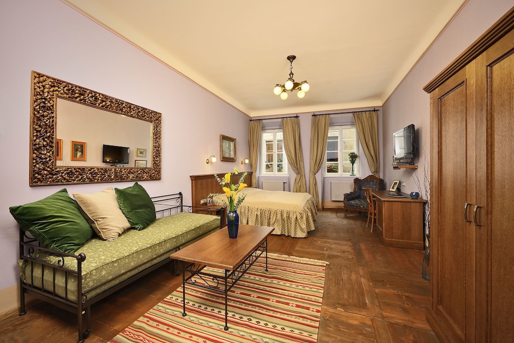 Double Room (with Extra Bed) photo 1
