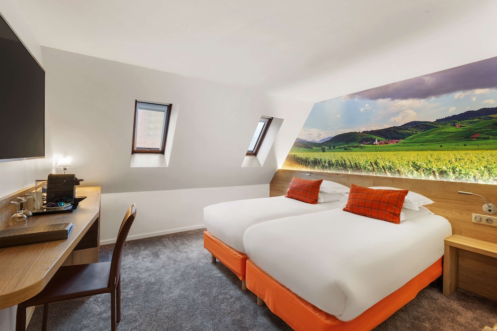 Junior Suite, 1 King Bed, Non Smoking (Converts to 2 Twin Beds) photo 1