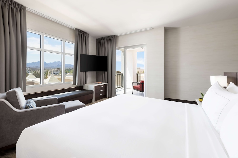 Deluxe Room, 1 King Bed, Accessible, Balcony - Photo 4