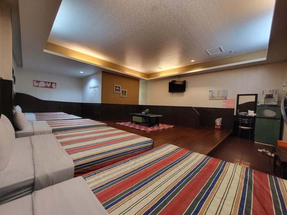 Family Room, Multiple Beds, 2 Bathrooms, Ground Floor (12 people) photo 1